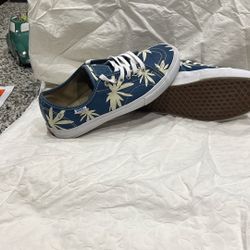 Vans Blue And White Palm Leave Tennis Shoes Size 10 Men’s ,Hardly Worn 
