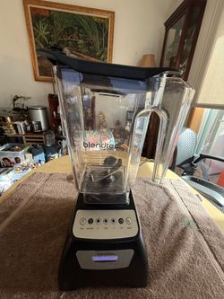 Blendtec CLASSIC 570 Countertop Blender Black Model CTB2