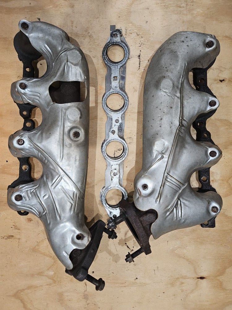 GM 5.3 Manifolds-Cadillac Cener Caps