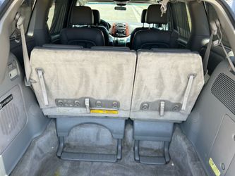 Selling my 2006 Toyota Sienna XLE This is a fully loaded XLE model with 250,000 miles. Runs strong and drives smooth - no issues at all. Clean title i