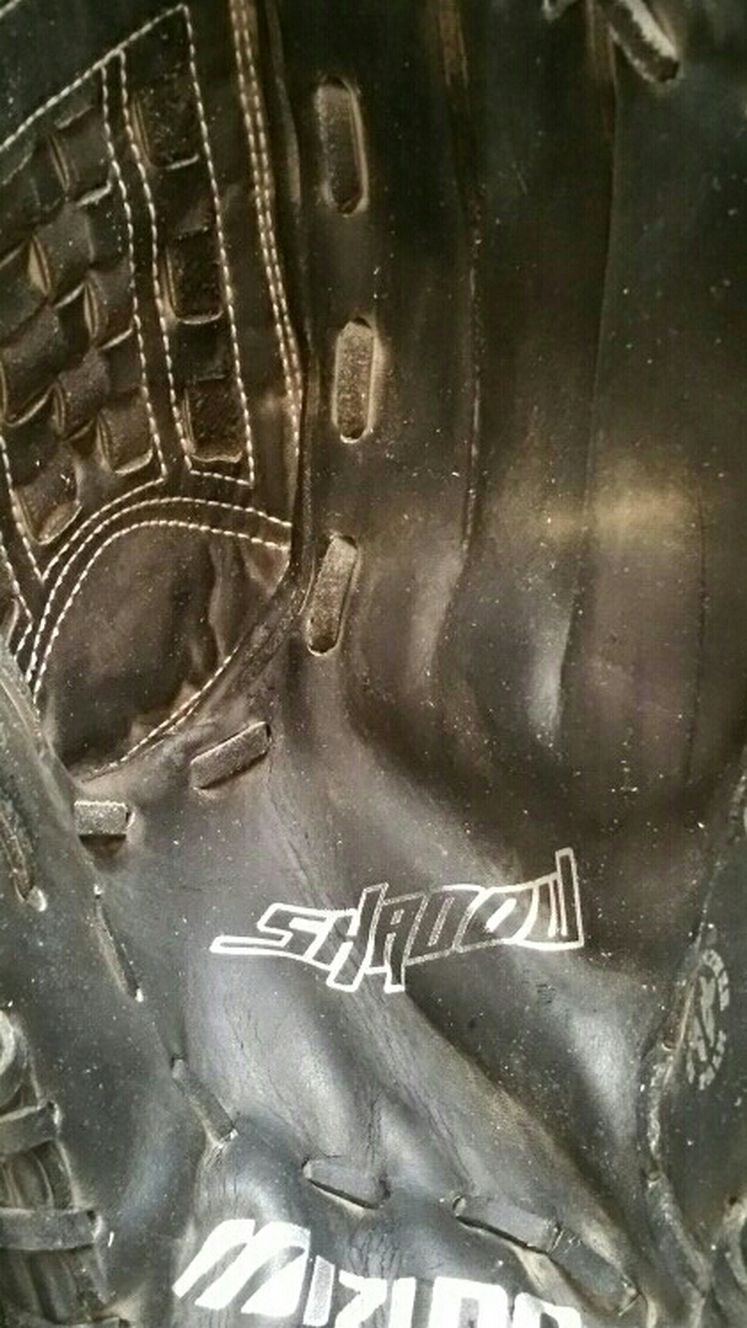 Mizuno 13in baseball/softball glove