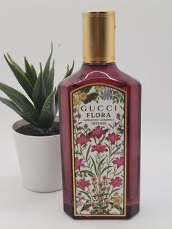 Gucci
 
Flora Gorgeous Gardenia Eau de Parfum Intense

3.3 fl ⭐️