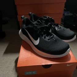 Nike Flex Experience Size 11 Wide