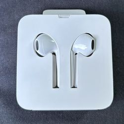Wired Apple Earbuds  LIGHTNING