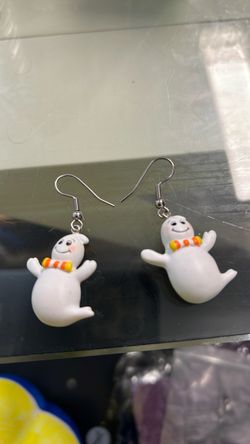 2 pins  or earrings