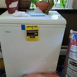 Hot Point 7.1 Cubic Freezer