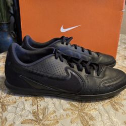 NIKE 9.5M NEW (Indoor Soccer)