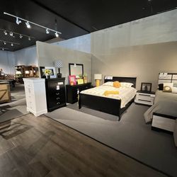 Black 4PC Queen Bedroom Set