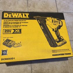 DE WALT 15 GA Angled Finish Nailer Gun 