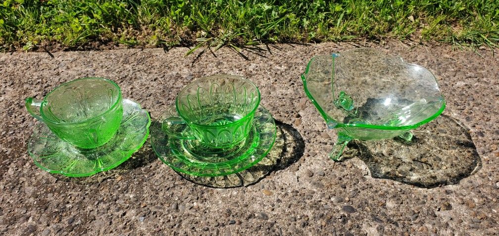 5 Peices Of Uranium Glass