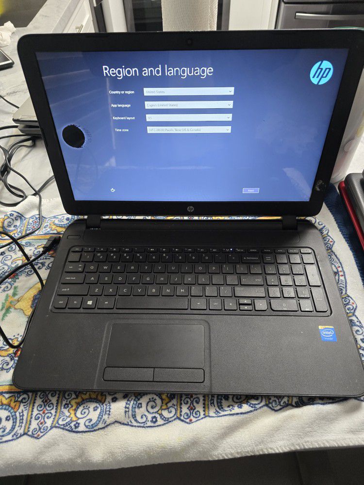 HP Notebook Laptop (BROKEN, RESET)