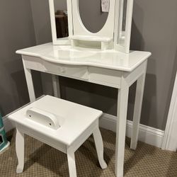 White Kids Vanity Like New - Retails $130