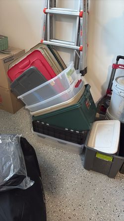 Storage boxes x8