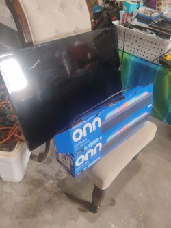 32inch Insignia tv and onn soundbar