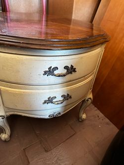 Baker Bros vintage  French Provincial Round End Table with Drawers