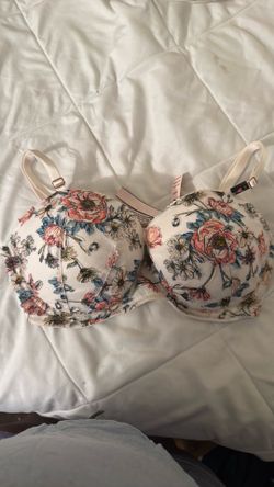 Super cute sexy Victoria’s Secret bra 32 triple D regular $72.50 you could even wear it as a shirt it’s so cute