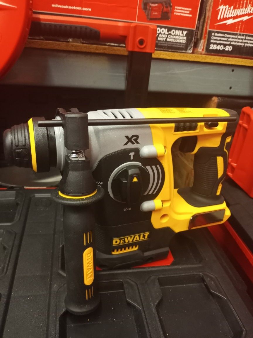 DEWALT 20V PERFORM PROTECT 1