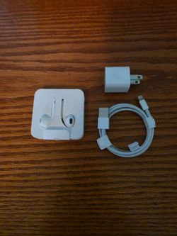 APPLE EARPODS And CHARGER