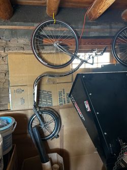 2 Kick bikes