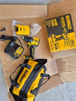 Dewalt Atomic 20V Lithium-Ion Cordless Compact 1/2 in. Drill/Driver Kit with 2.0Ah Battery and Charger