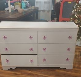 Cute Girls Dresser