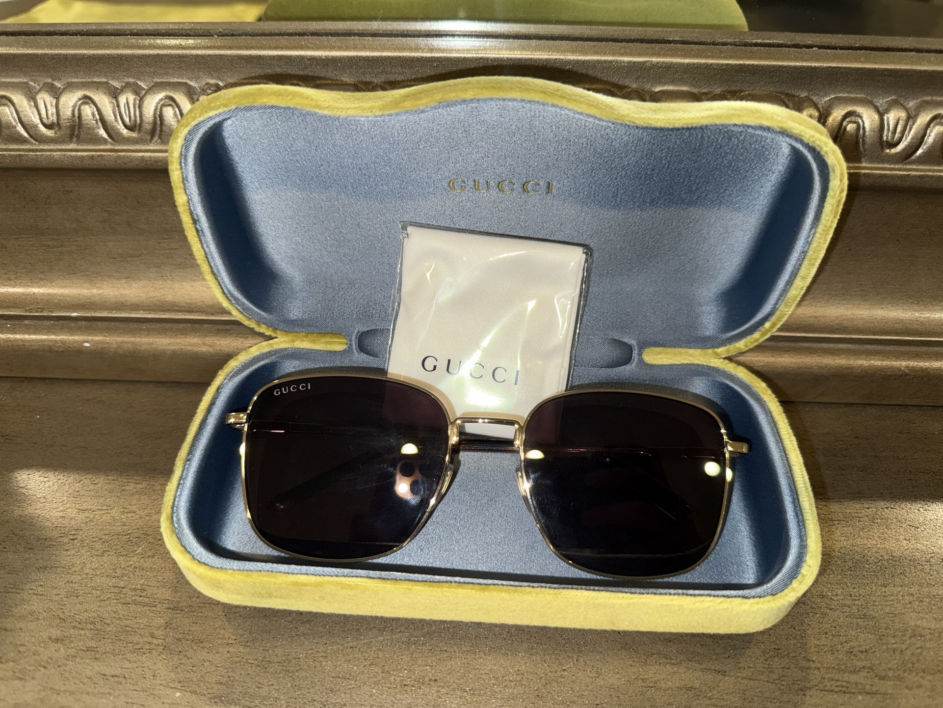 Gucci Unisex Shades Brand New !