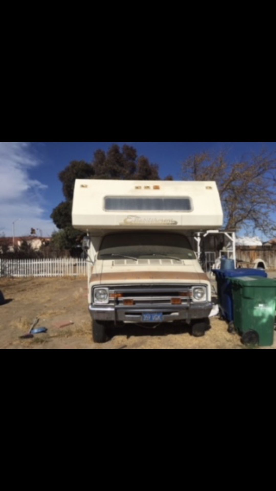 Dodge RV 1978 FIXER UPER . Was driven to my house five years ago and was running okay . I don’t know nothing about it . Been under non op since that
