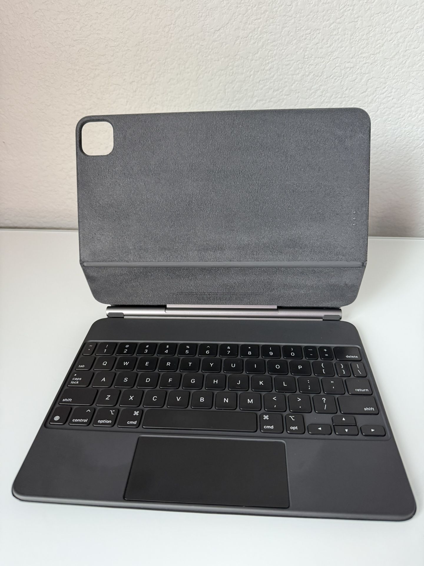 Black Magic Keyboard 11-inch With Apple Pencil