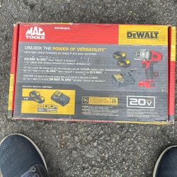 Mac Tool Impact 1/2 Which Two DEWALT 20v Creo 5ah Battery’s