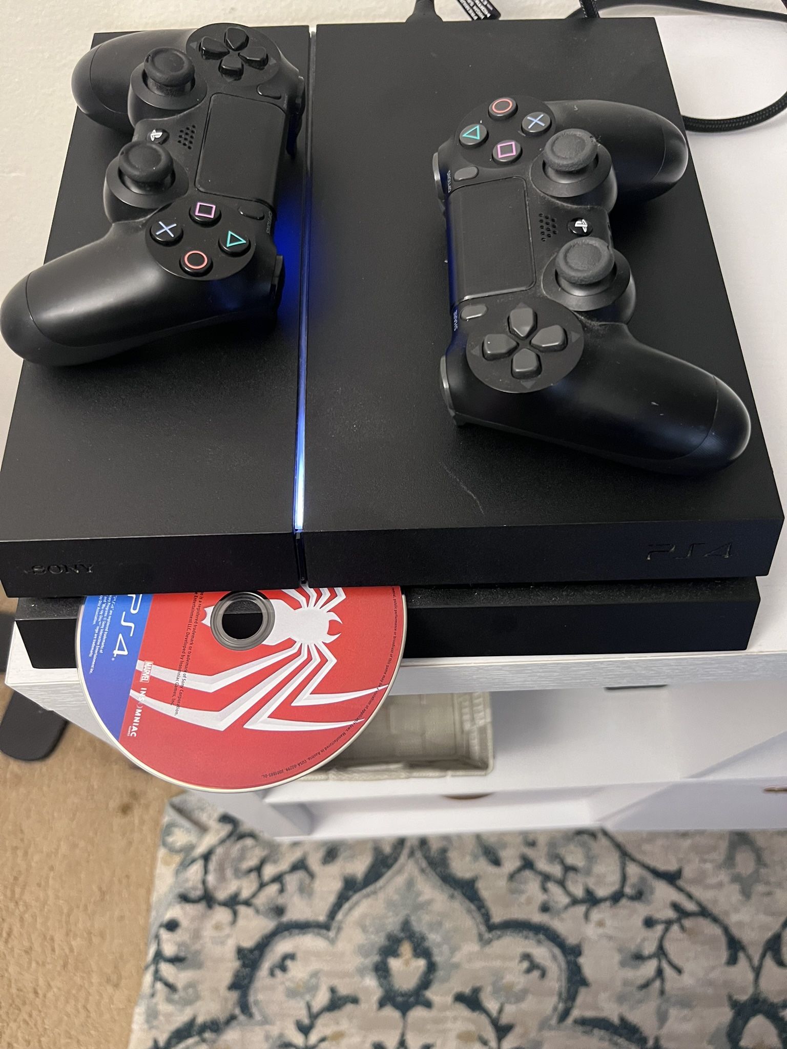 Ps4 Console w/2 working Controllers and Spiderman game