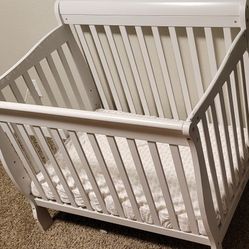 Mini Crib & Mattress