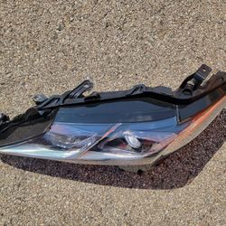 TOYOTA COMRY HEADLIGHT 