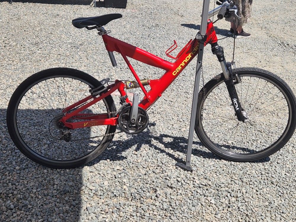Cannondale V900 FULLSUSPENSION MOUNTAIN BIKE
