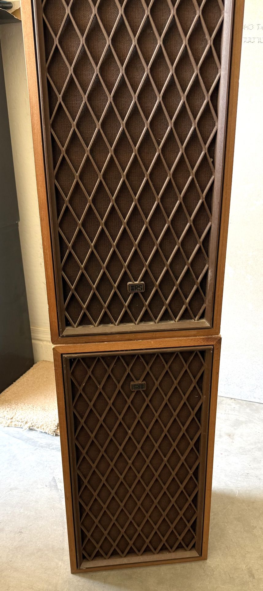 Speakers and Puzzle table