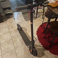 Electric Scooter(20 Mph/25 mile Range) 