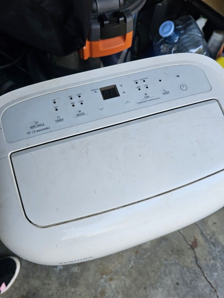 TOSHIBA PORTABLE AIR CONDITIONER 