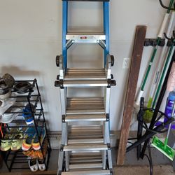 Werner 6’ Heavy Duty Fiberglass Ladder – 250 lb Capacity