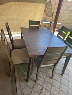 Table and 6 chairs with extra leaf