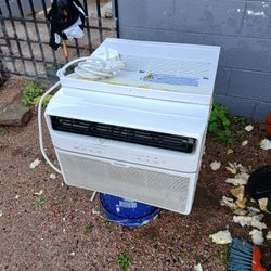 Toshiba
12,000 BTU 115-Volt Smart Wi-Fi Touch Control Window Air Conditioner 550 sq. ft.