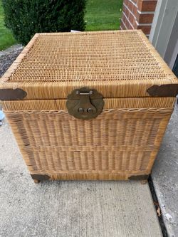 Wicker storage box with glass top