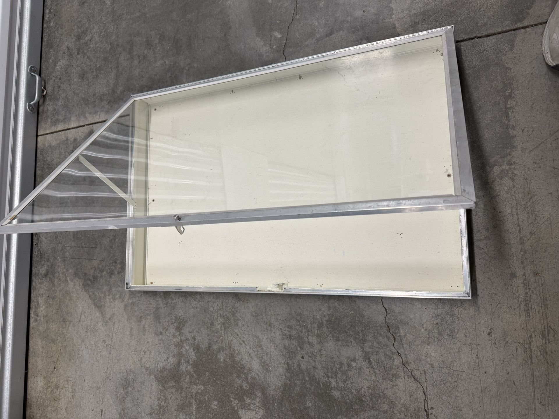 sports card show aluminum display case