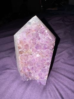 Natural amethyst agate tower
