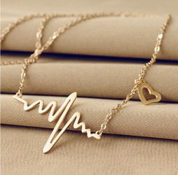 Gorgeous brand new heartbeat necklace