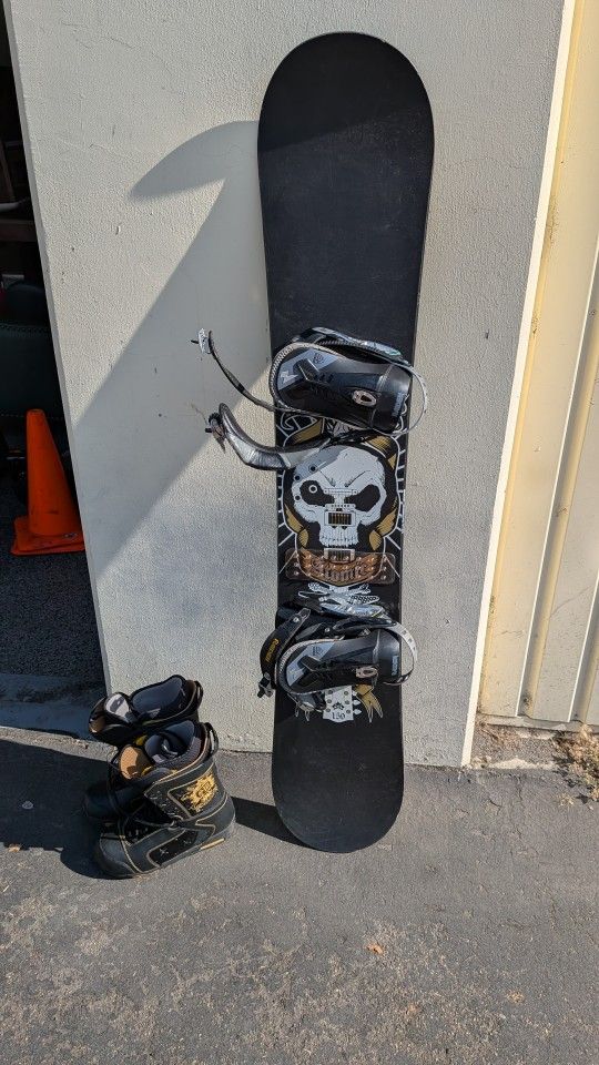 Snowboard, Bindings, Men's Size 10 Snowboard Boots & Bag