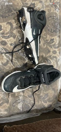 Baseballl shoes  firm in price my grandson wore them 5 times there in great condition