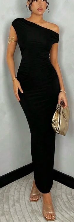 Asymmetrical large dress