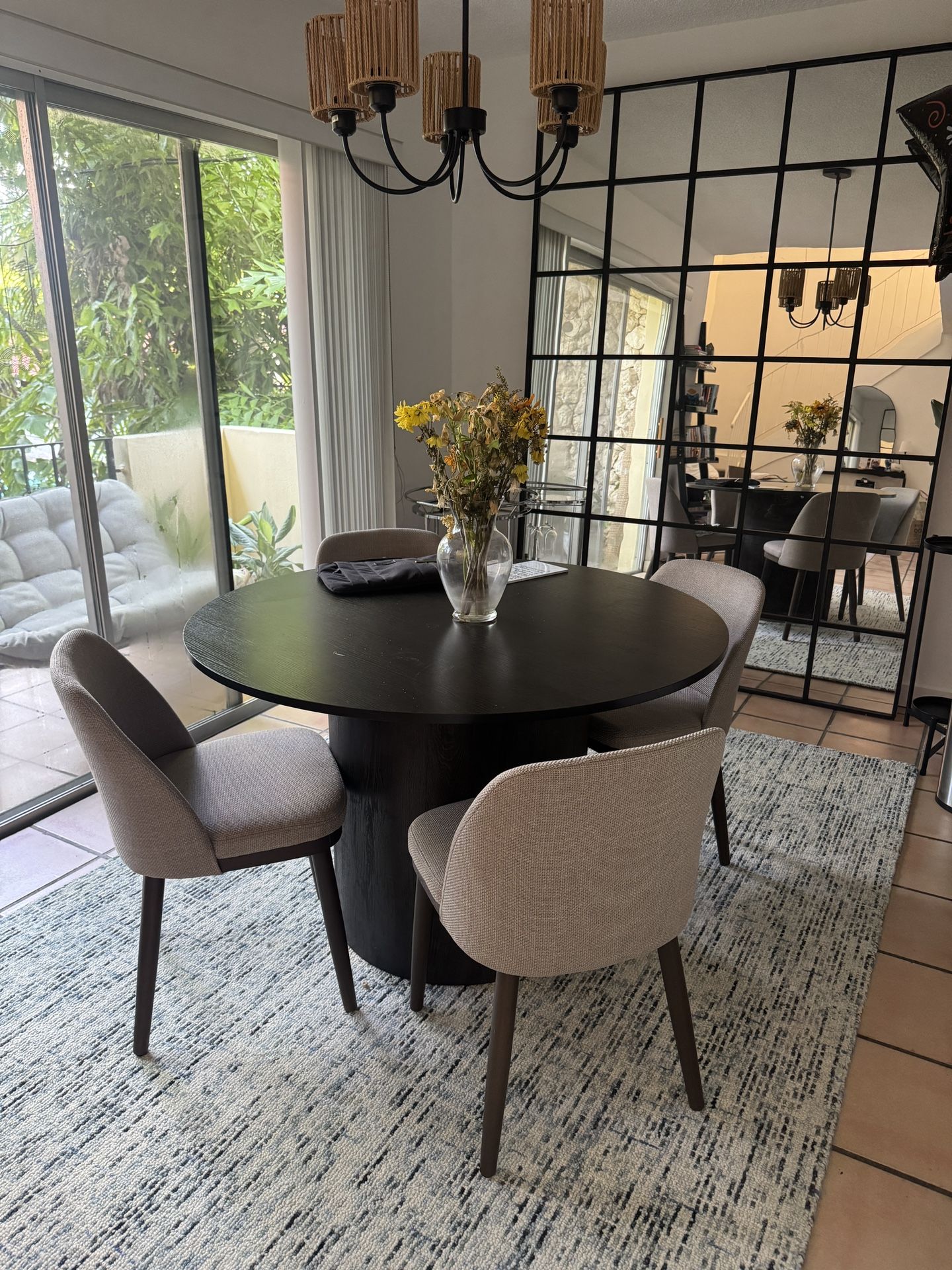 47” Round Pedestal Dining Table