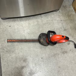 22 Inch Black & Decker Corded Hedge Trimmer