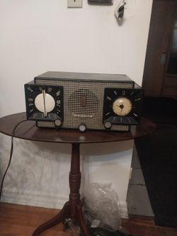 1950 Zenith Clock Radio
