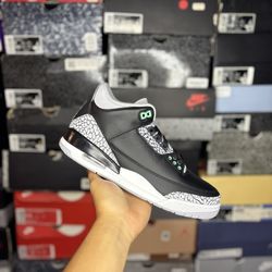 Jordan 3 “Green Glow” Size 8.5M